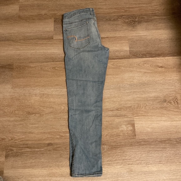 American Eagle Super Stretch X size 8 short light wash. - Picture 4 of 7